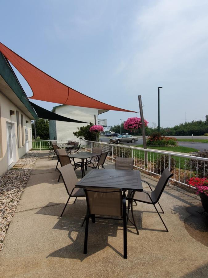 Voyager Inn سانت إيغناس المظهر الخارجي الصورة