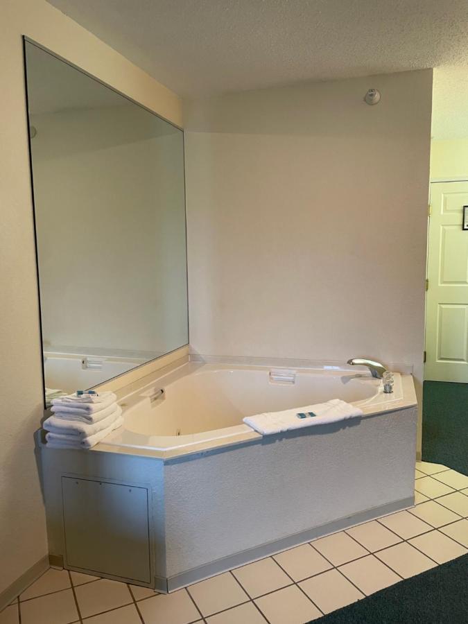 Voyager Inn سانت إيغناس المظهر الخارجي الصورة