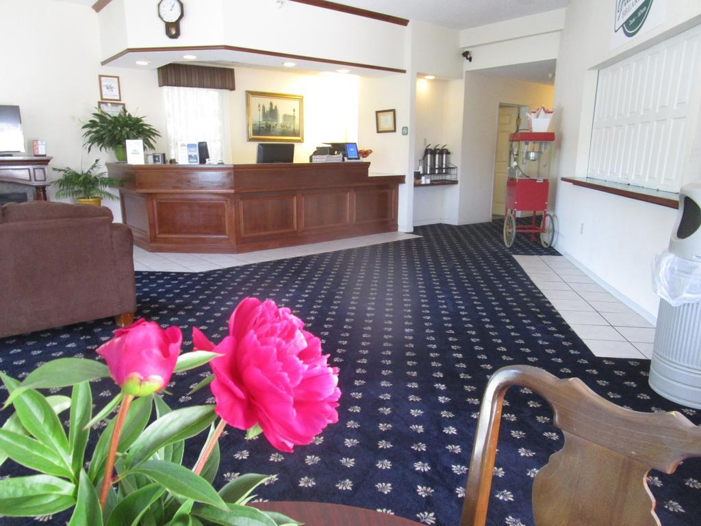 Voyager Inn سانت إيغناس المظهر الخارجي الصورة